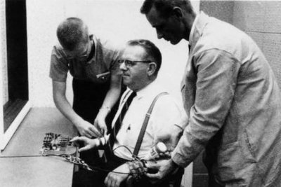 Photograph of Milgram experiment with participant and experimenter