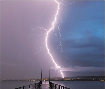 Lightning strike, illustrating the fleeting nature of sensory memory