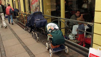 Danish babies outside restaurant