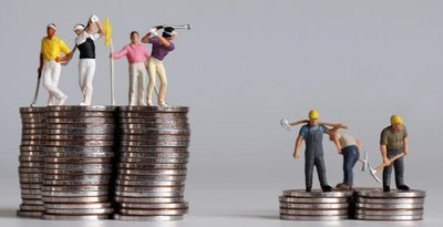 Image illustrating income inequality with figures on stacks of coins